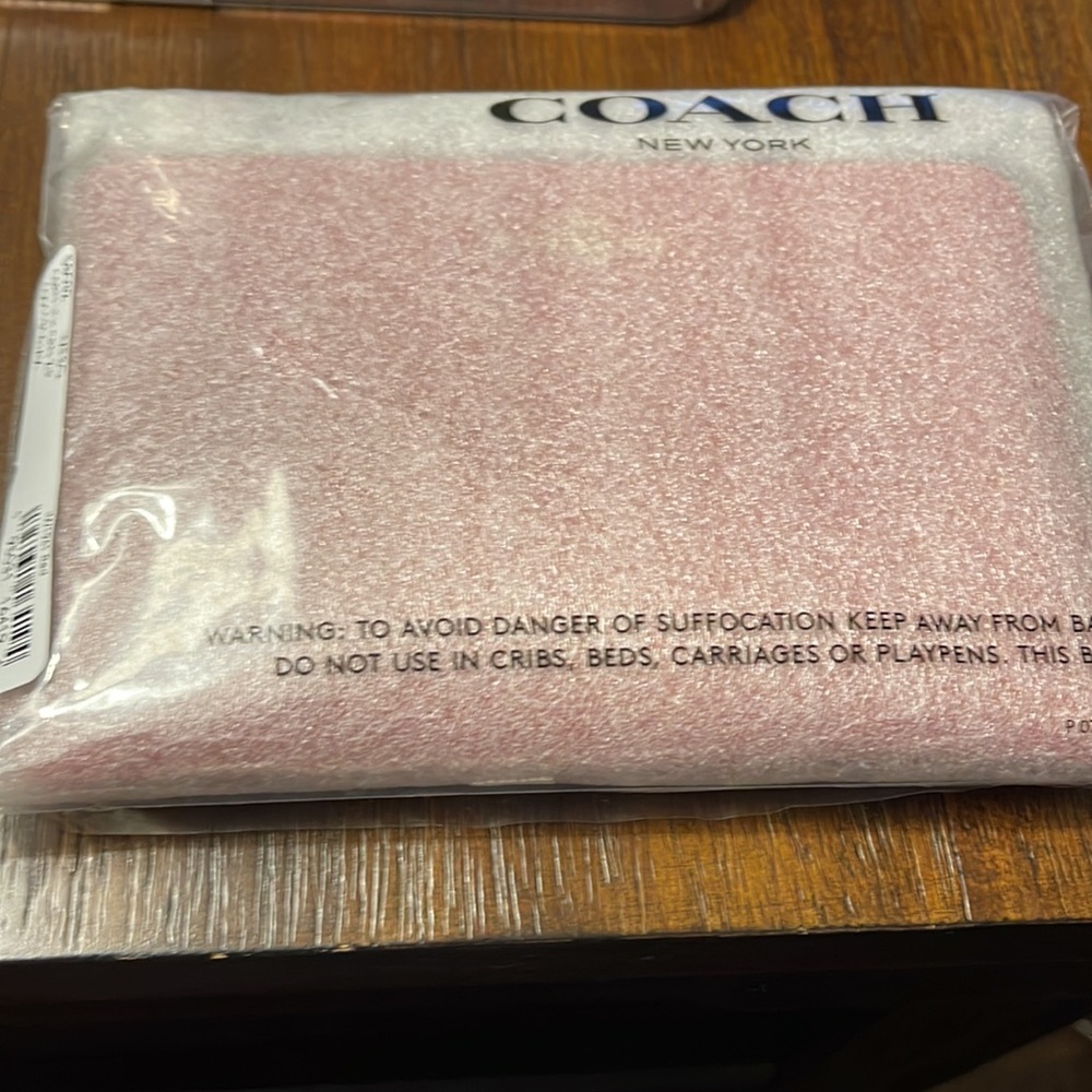 NWT COACH leather wristlet!! - Picture 8 of 10